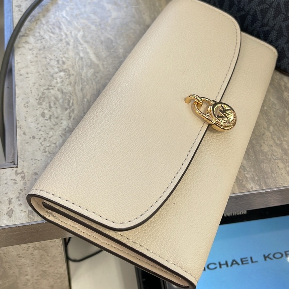 Michael Kors Hamilton Large Leather Continental Wallet
Light Cream
NWT
L - Picture 5 of 16